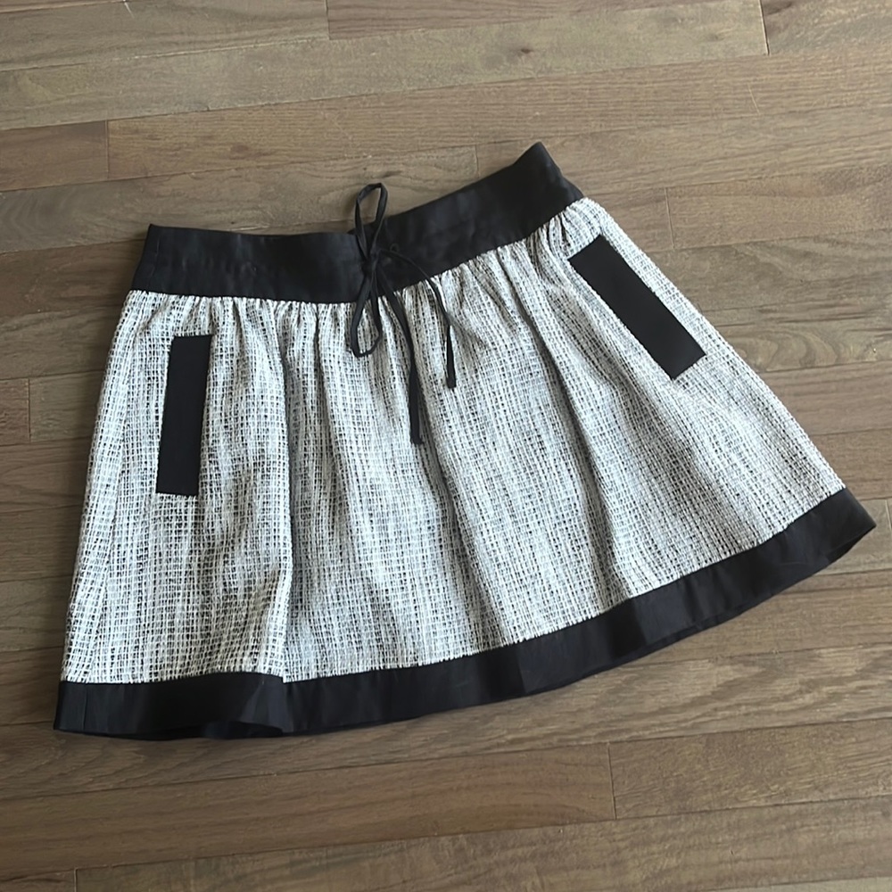 Size for Banana Republic black and white skirt